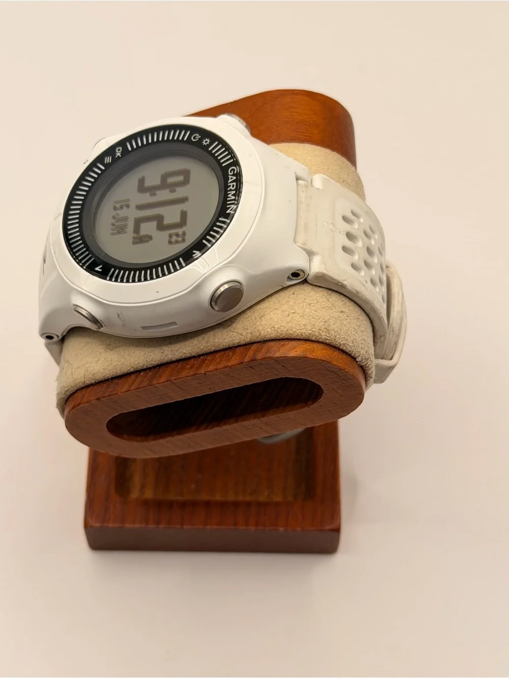 Garmin Approach S2, Golf Smartwatch, Charger Included, Tested, Rare White Color
